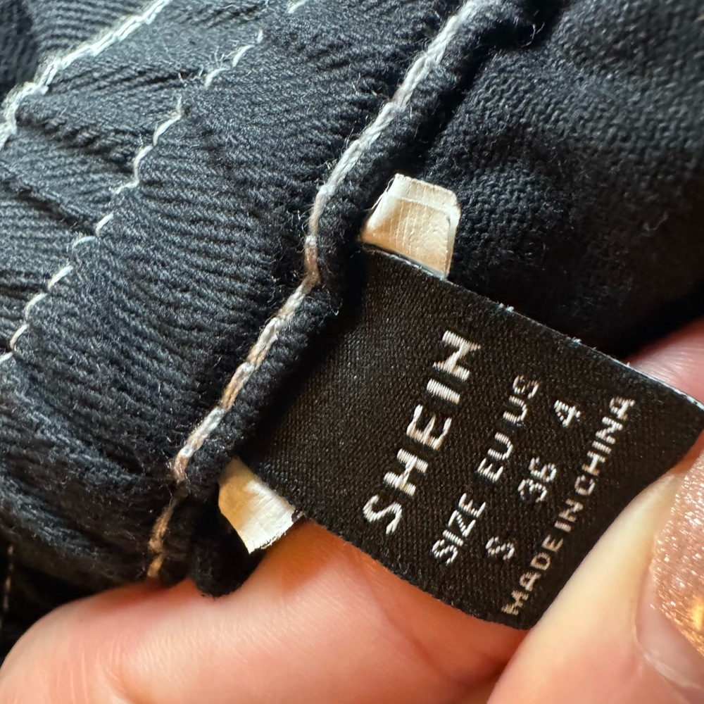SHEIN Black Cargo Pants with Contrast Stitching - Picture 5 of 5